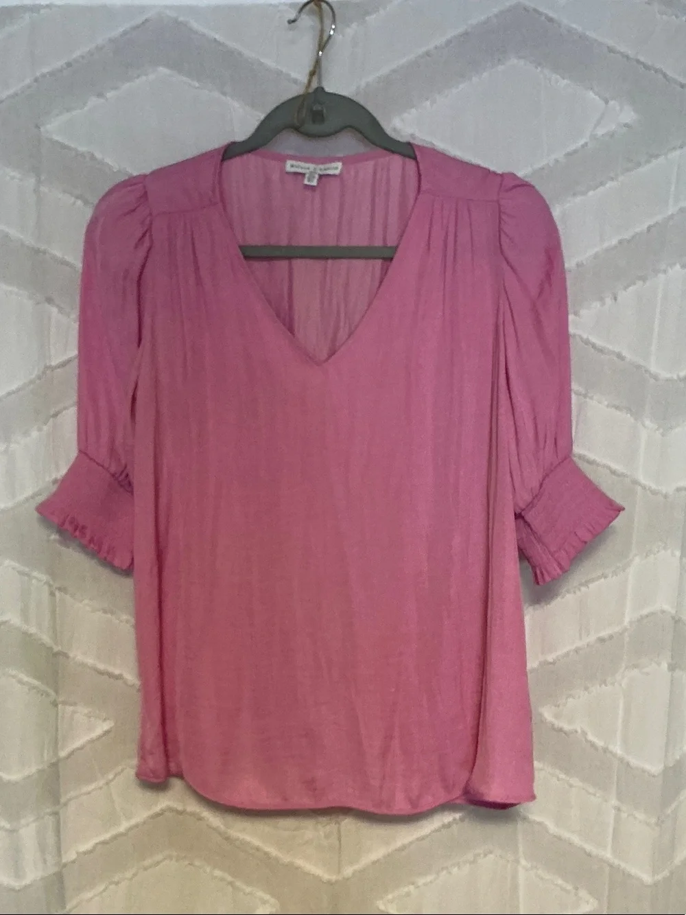 Smooth Pink V-Neck Puff Sleeve Top